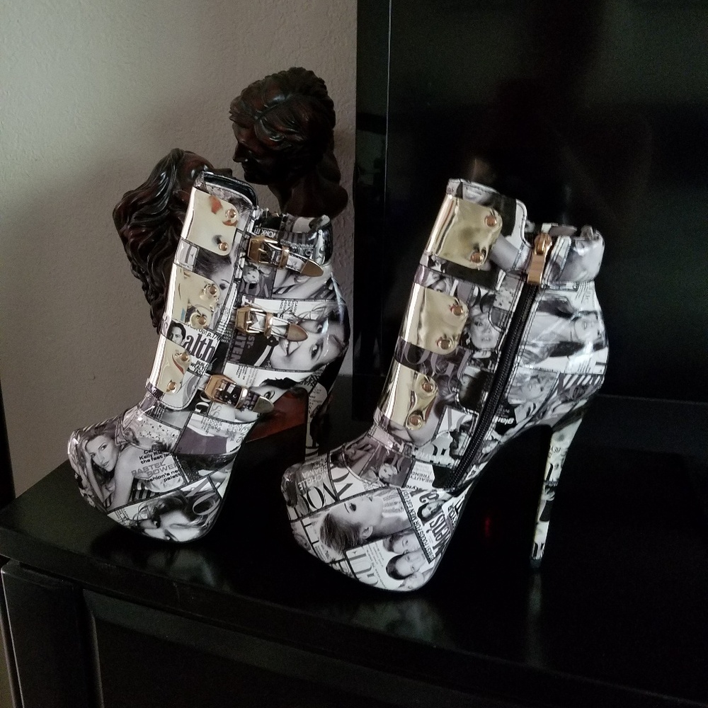 Magazine print gold plates ankle boots